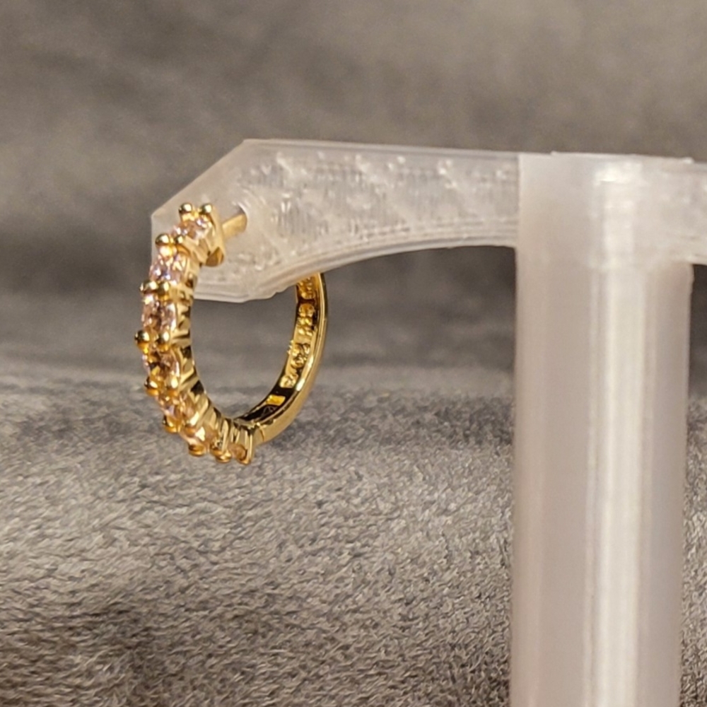 Elegant Gold and Silver Women's Hoop Earrings - Picture 6 of 8